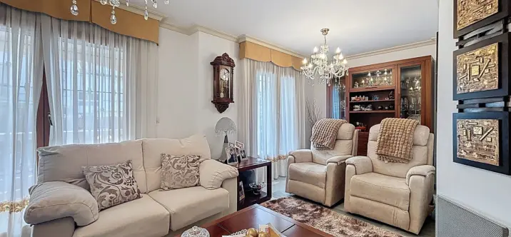 Sale of detached villa in Torre del Mar 0