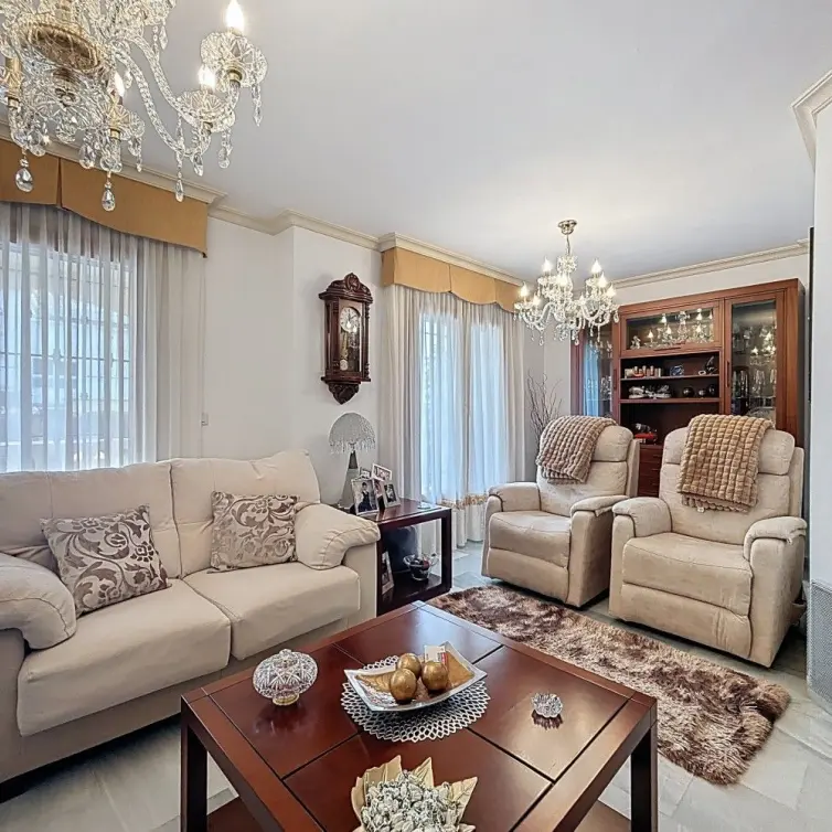 Sale of detached villa in Torre del Mar