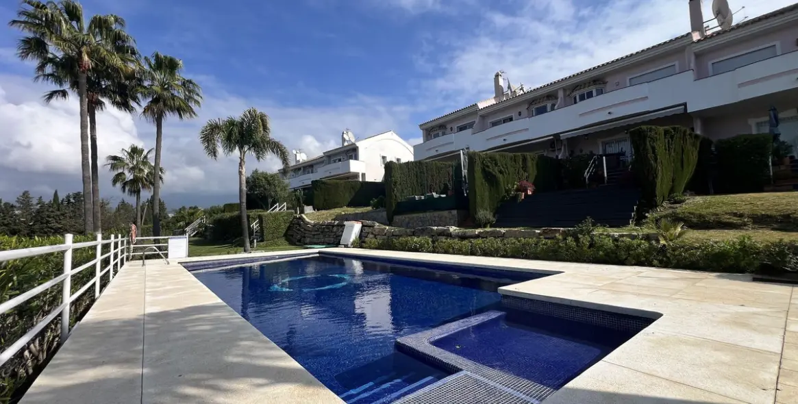 Продажа таунхауса в Estepona 1