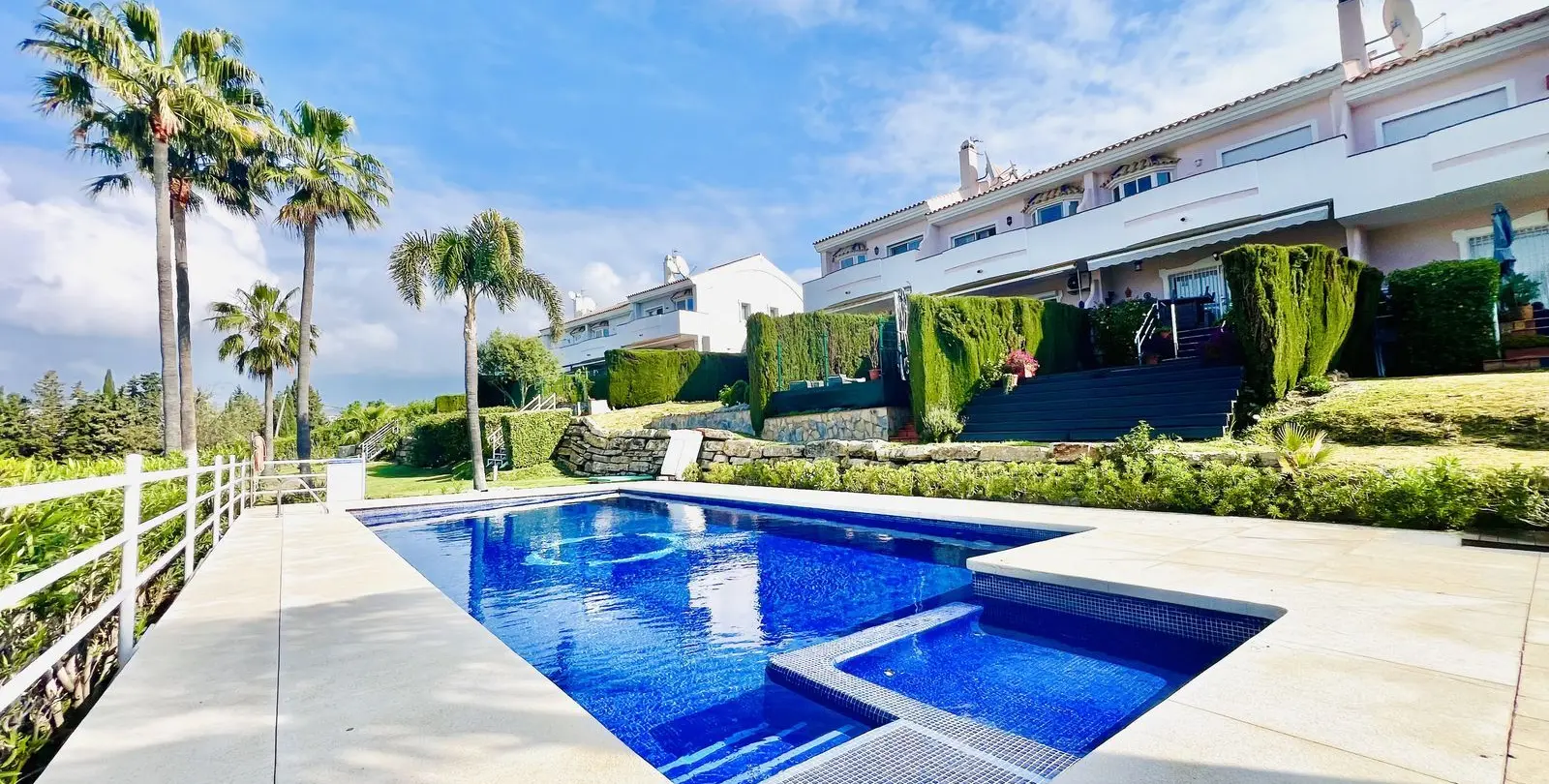 Sale of townhouse in Atalaya 1