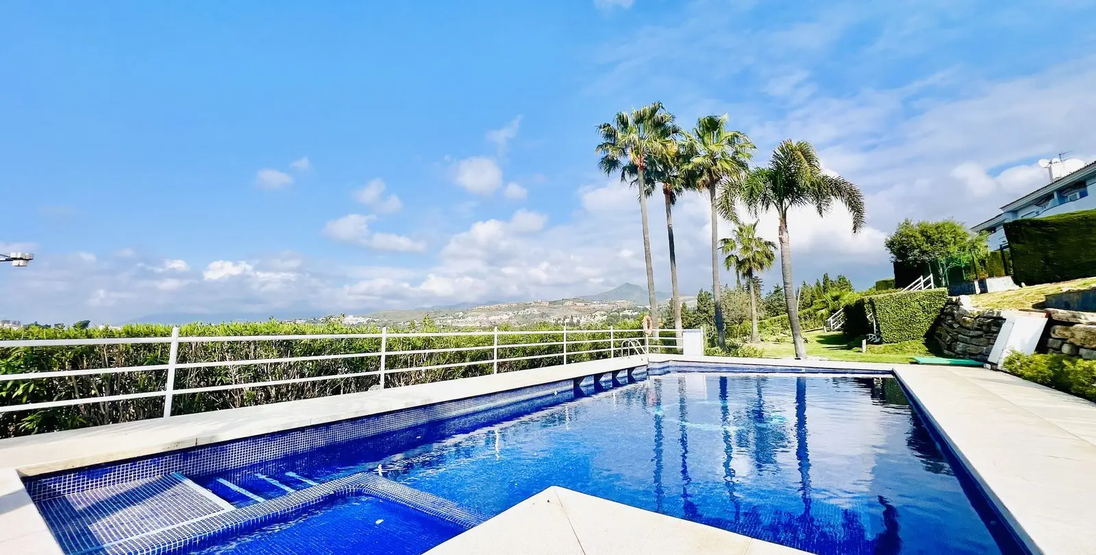 Sale of townhouse in Atalaya 30