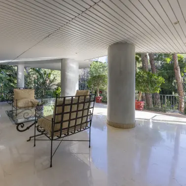 Продажа апартаментов на среднем этаже в The Golden Mile