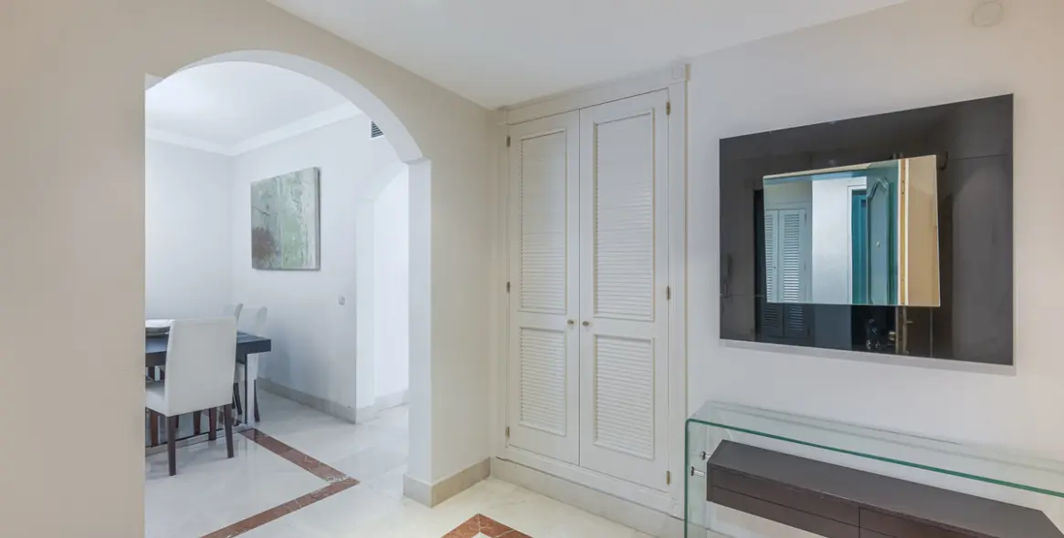 Продажа апартаментов на среднем этаже в The Golden Mile 3