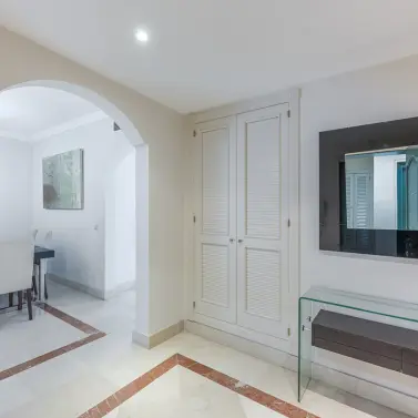 Продажа апартаментов на среднем этаже в The Golden Mile