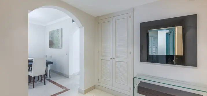 Продажа апартаментов на среднем этаже в The Golden Mile 2