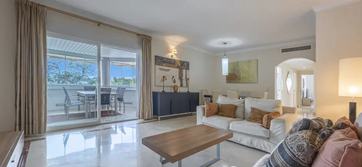 Продажа апартаментов на среднем этаже в The Golden Mile 3