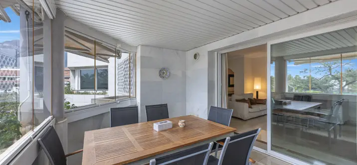 Продажа апартаментов на среднем этаже в The Golden Mile 4