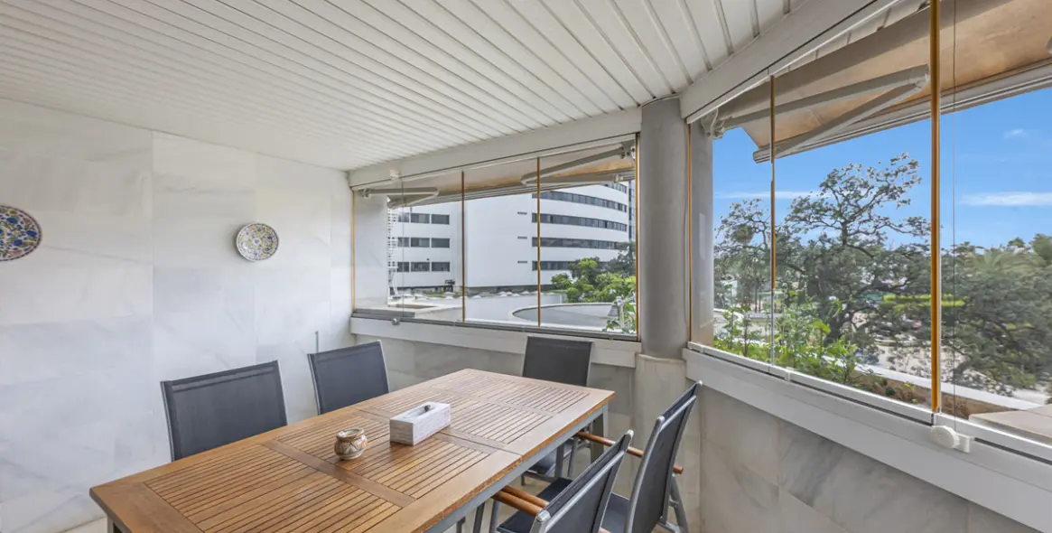 Продажа апартаментов на среднем этаже в The Golden Mile 7