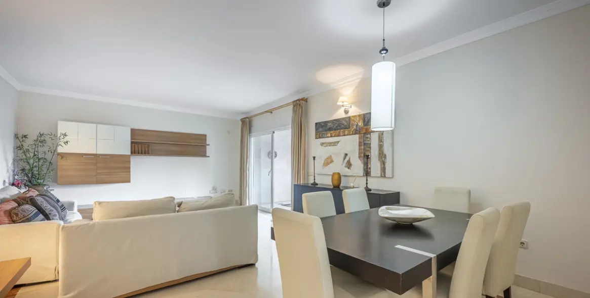 Продажа апартаментов на среднем этаже в The Golden Mile 9