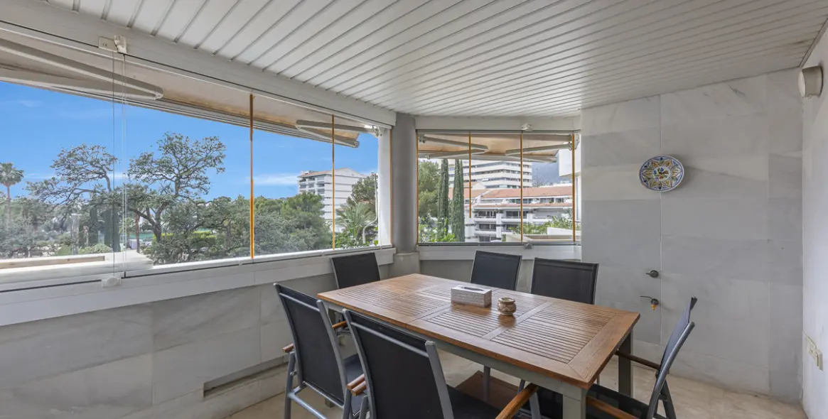 Продажа апартаментов на среднем этаже в The Golden Mile 10