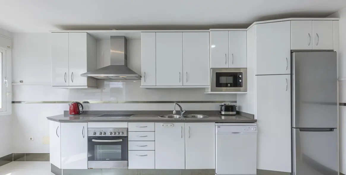 Продажа апартаментов на среднем этаже в The Golden Mile 13