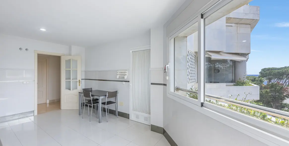 Продажа апартаментов на среднем этаже в The Golden Mile 15