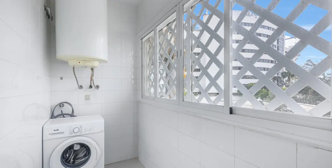 Продажа апартаментов на среднем этаже в The Golden Mile 16