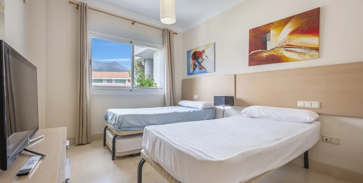 Продажа апартаментов на среднем этаже в The Golden Mile 18