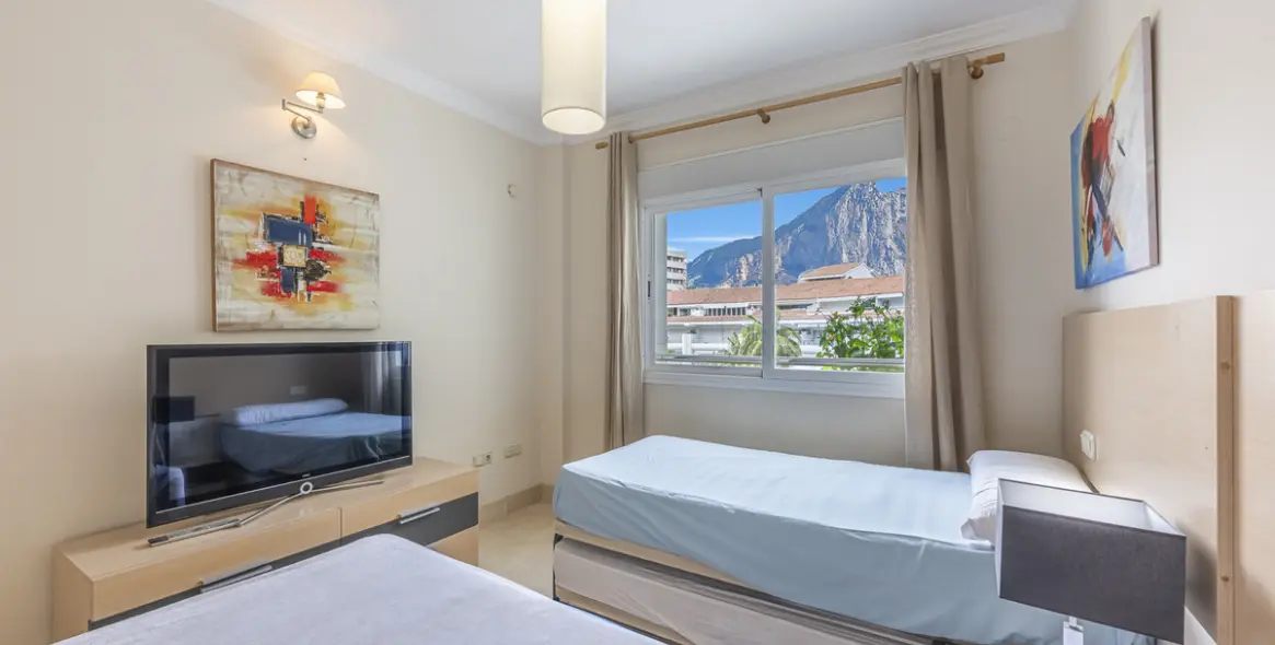 Продажа апартаментов на среднем этаже в The Golden Mile 20