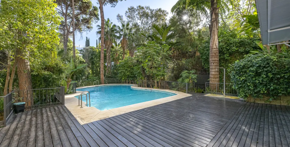 Продажа апартаментов на среднем этаже в The Golden Mile 23