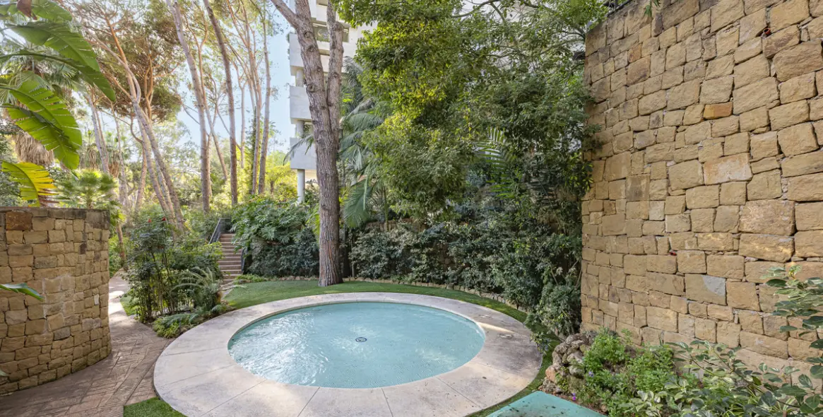 Продажа апартаментов на среднем этаже в The Golden Mile 25