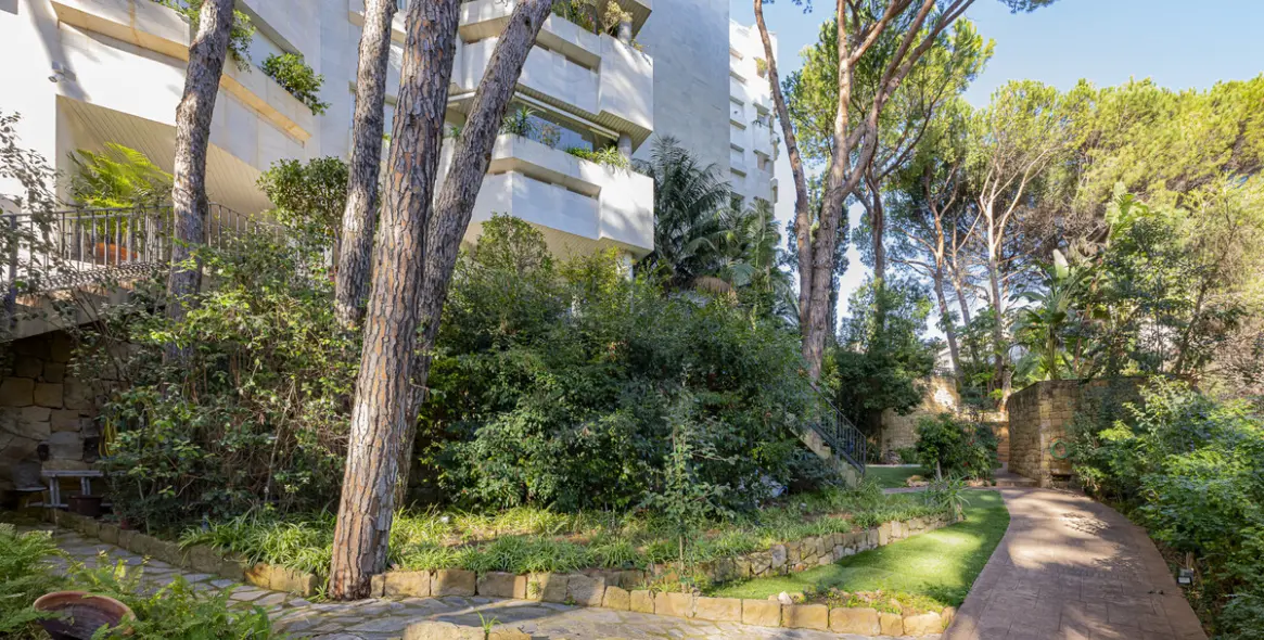 Продажа апартаментов на среднем этаже в The Golden Mile 26