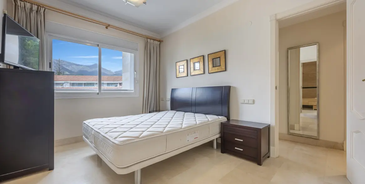 Продажа апартаментов на среднем этаже в The Golden Mile 30