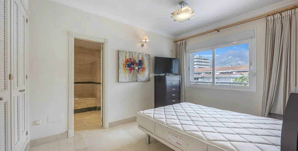 Продажа апартаментов на среднем этаже в The Golden Mile 36