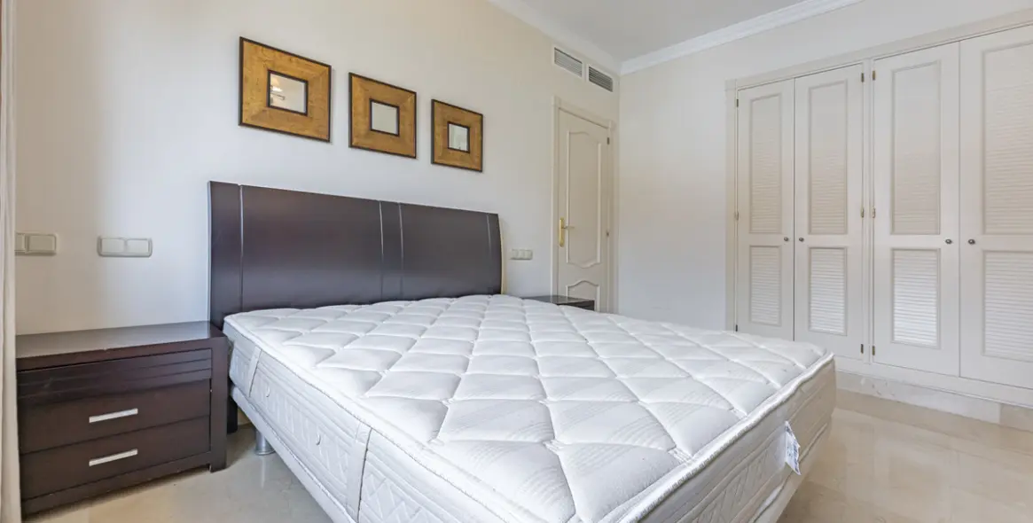 Продажа апартаментов на среднем этаже в The Golden Mile 38