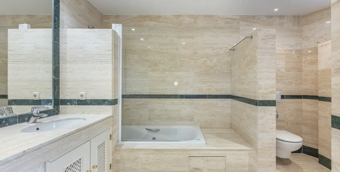 Продажа апартаментов на среднем этаже в The Golden Mile 40