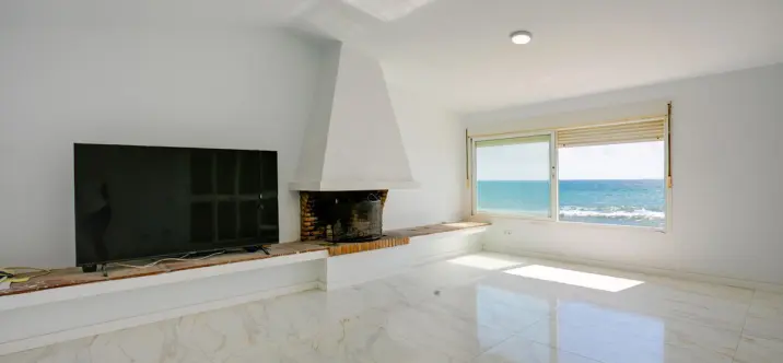 Sale of detached villa in Estepona 0