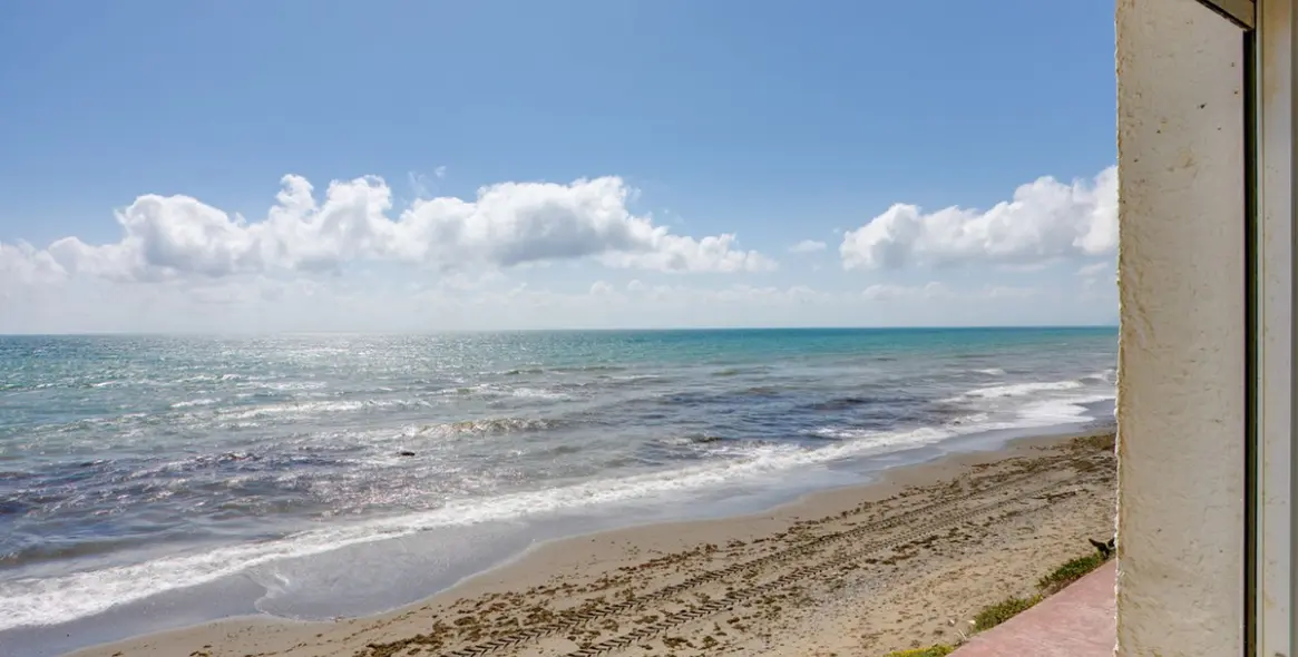 Продажа  отдельно стоящей виллы в Estepona 2