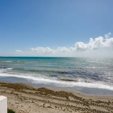 Sale of detached villa in Estepona