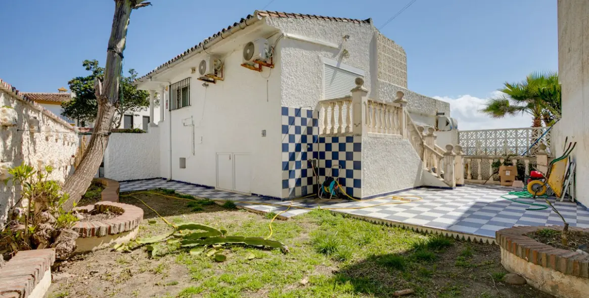 Продажа  отдельно стоящей виллы в Estepona 16