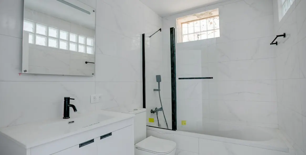Sale of detached villa in Estepona 12