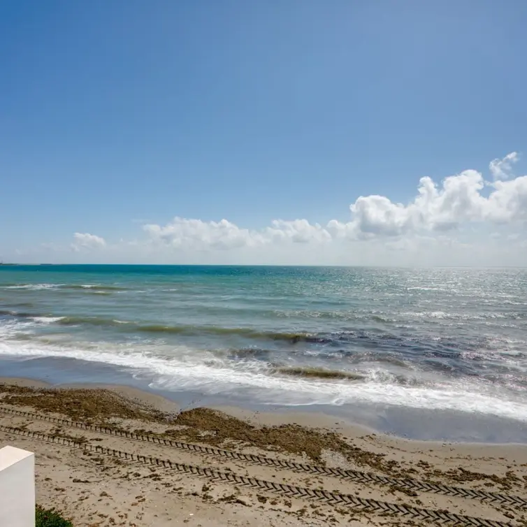 Продажа  отдельно стоящей виллы в Estepona