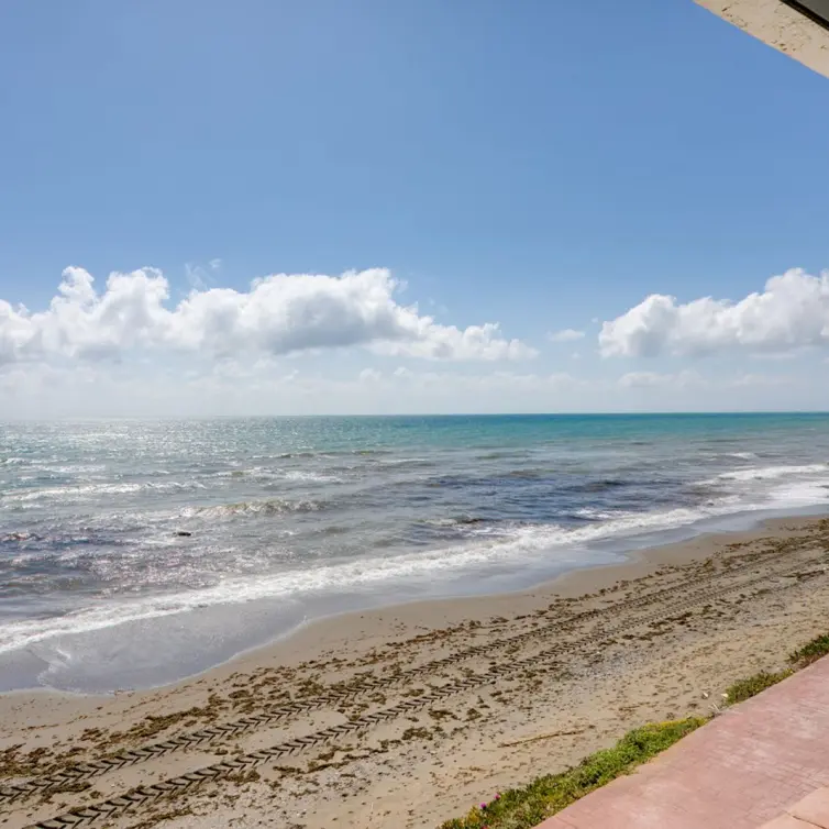 Продажа  отдельно стоящей виллы в Estepona
