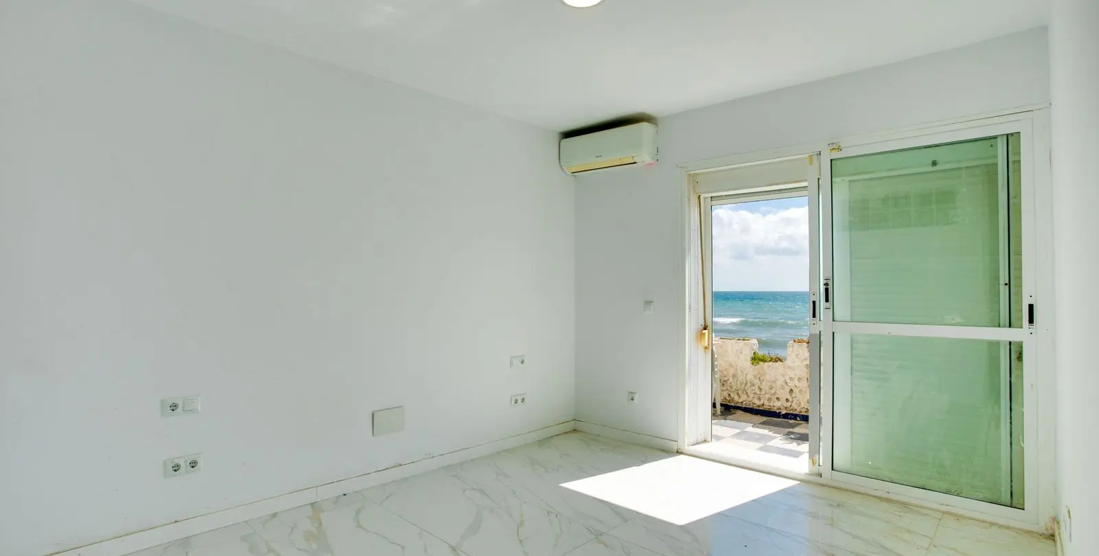 Продажа  отдельно стоящей виллы в Estepona 11