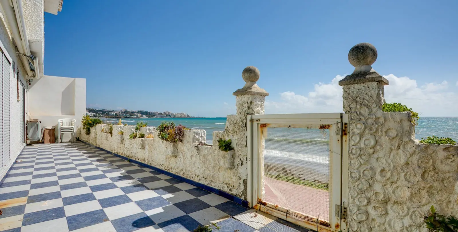 Продажа  отдельно стоящей виллы в Estepona 14