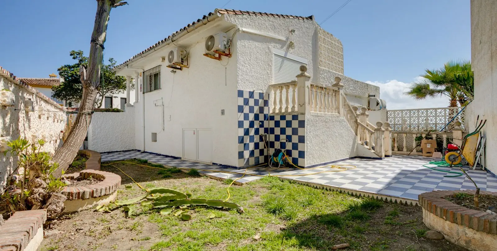 Продажа  отдельно стоящей виллы в Estepona 16