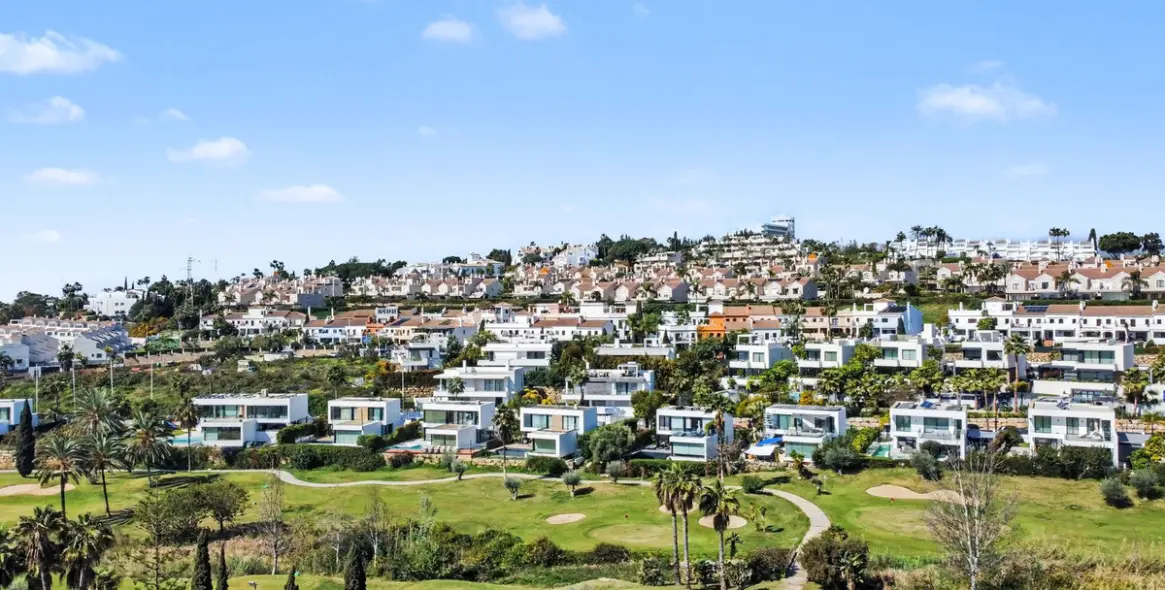 Venta de parcela comercial en Estepona 1