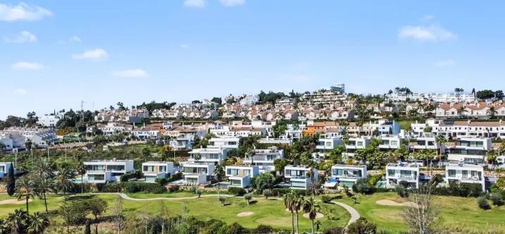 Venta de parcela comercial en Estepona 0