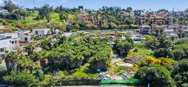 Venta de parcela comercial en Estepona 1