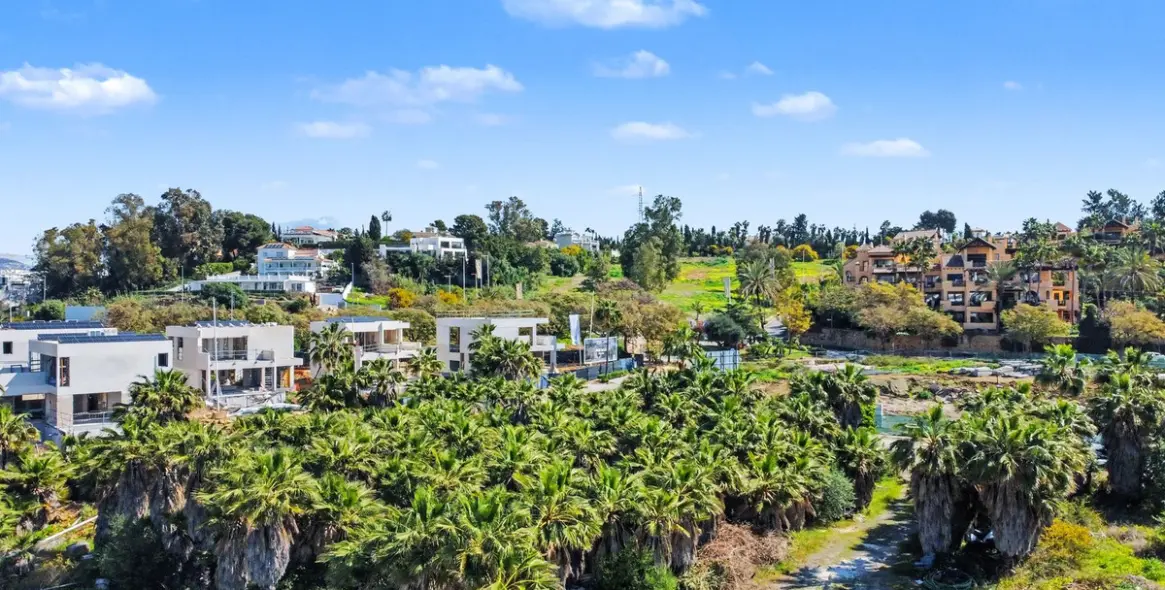 Venta de parcela comercial en Estepona 15