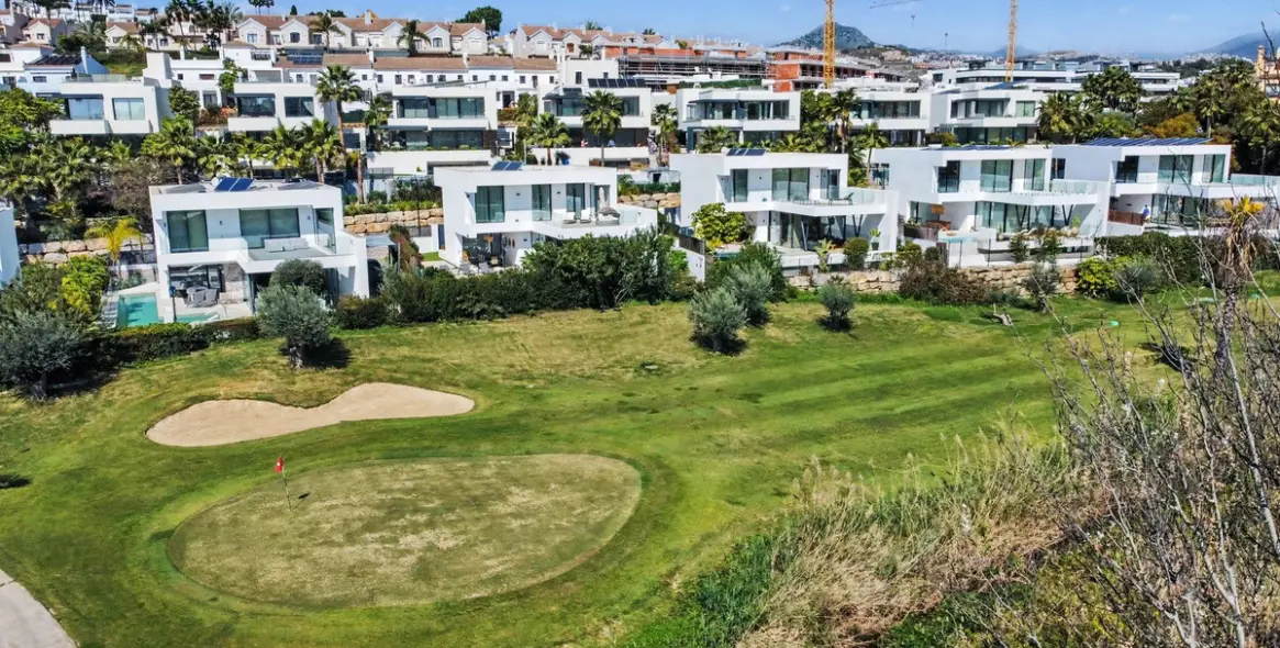 Venta de parcela comercial en Estepona 20