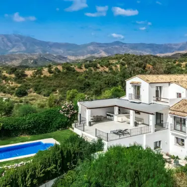Venta de villa independiente en Estepona