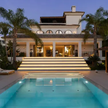 Venta de villa independiente en Nueva Andalucía