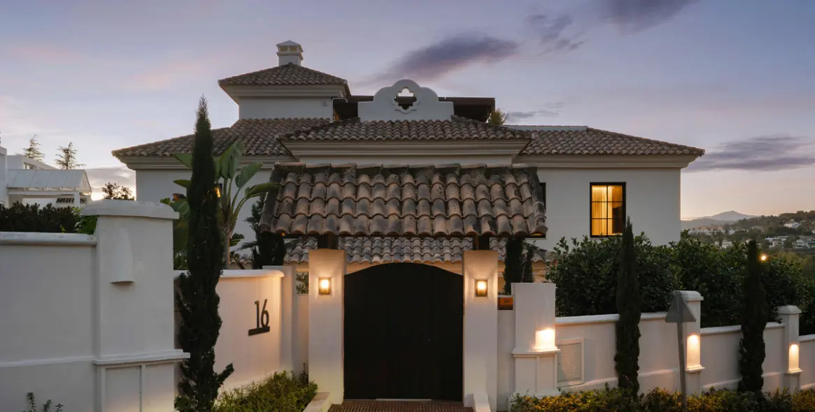 Venta de villa independiente en Nueva Andalucía 2