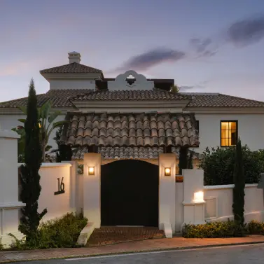 Venta de villa independiente en Nueva Andalucía