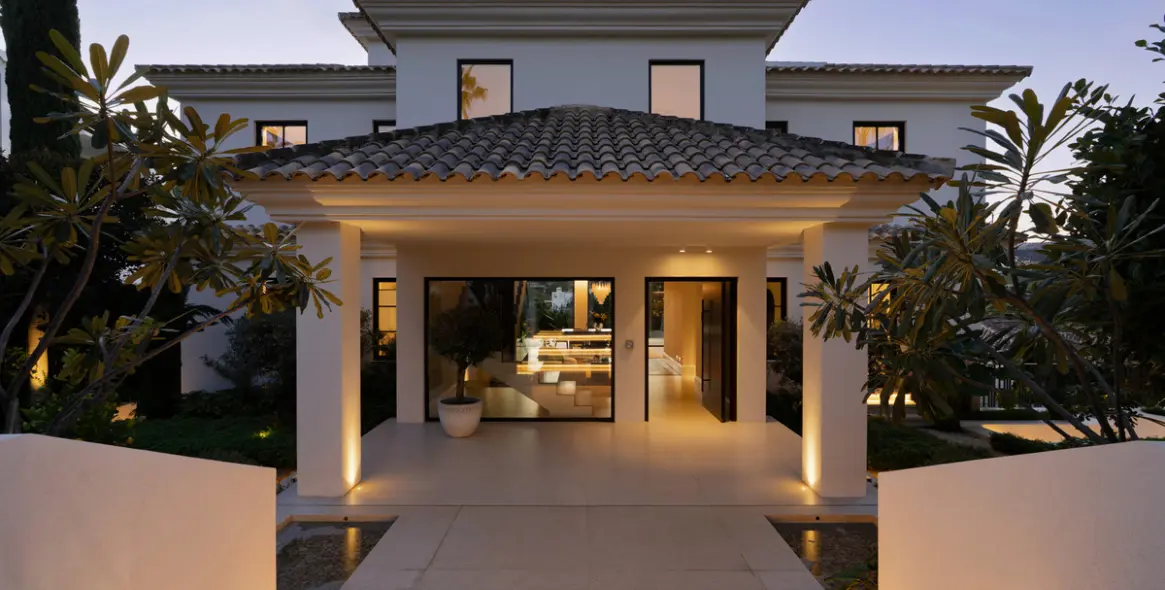 Venta de villa independiente en Nueva Andalucía 3