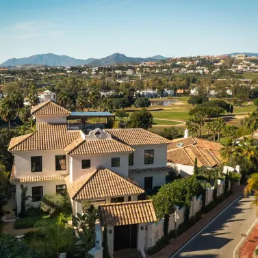 Venta de villa independiente en Nueva Andalucía