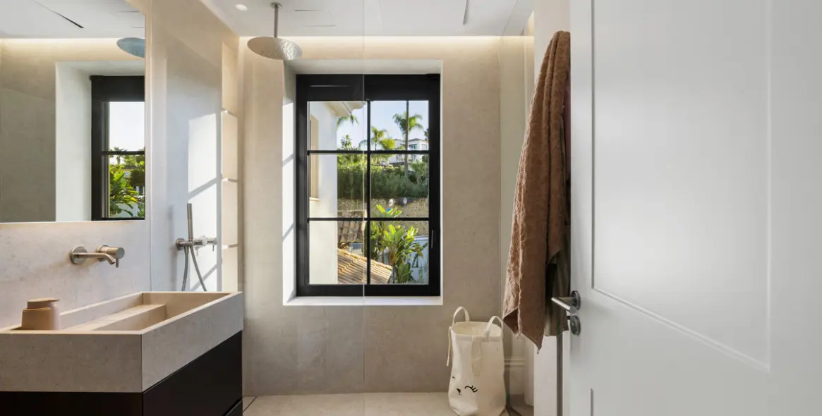 Venta de villa independiente en Nueva Andalucía 22