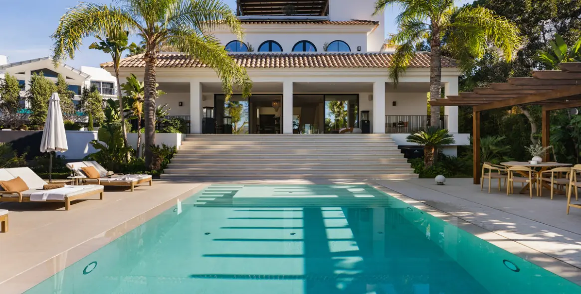 Venta de villa independiente en Nueva Andalucía 38