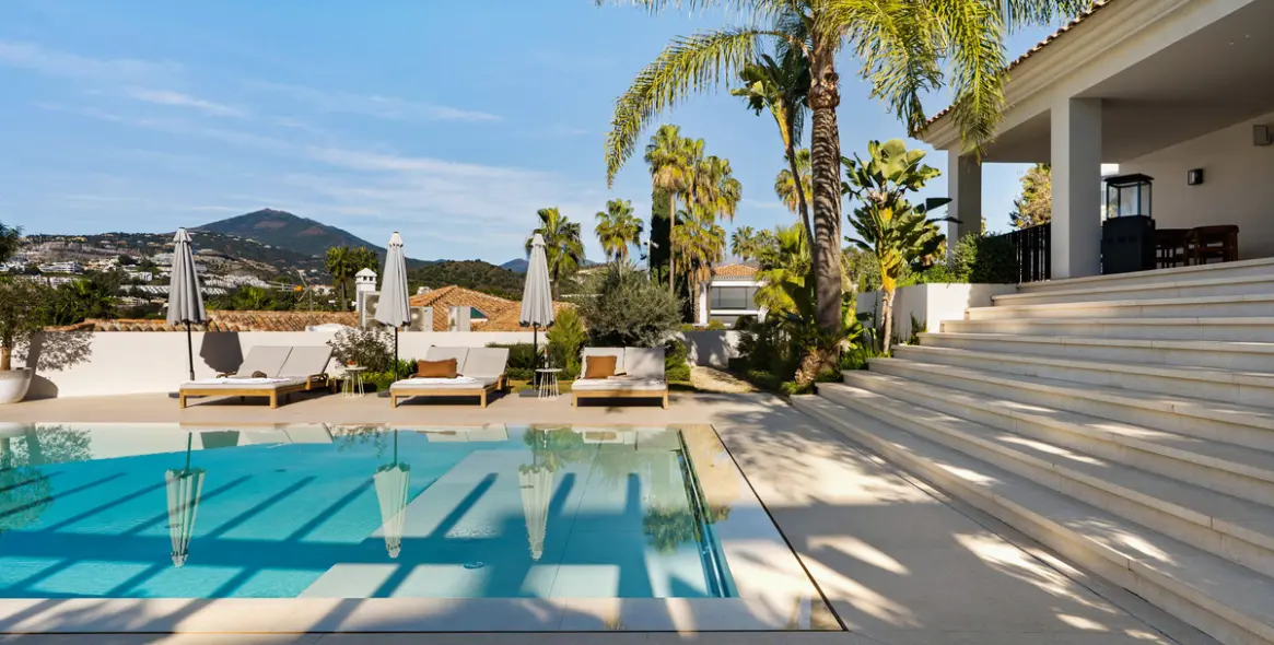 Venta de villa independiente en Nueva Andalucía 40